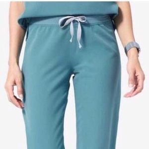 FIGS Livingston scrubs in Hydrogreen, XS reg NWT